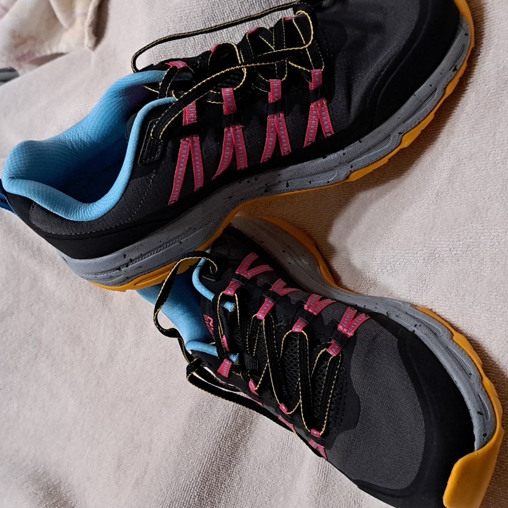 Skechers Go run Trail shoes 8.5
